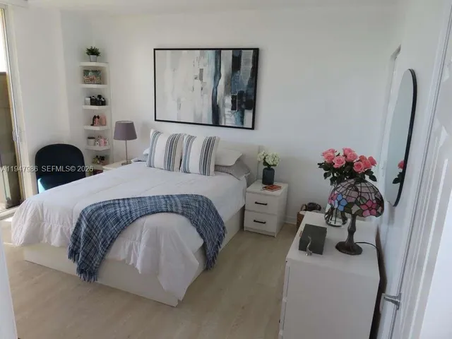 $449,000 | 215 Southwest 42nd Avenue, Unit PH08, Miami, FL 33134