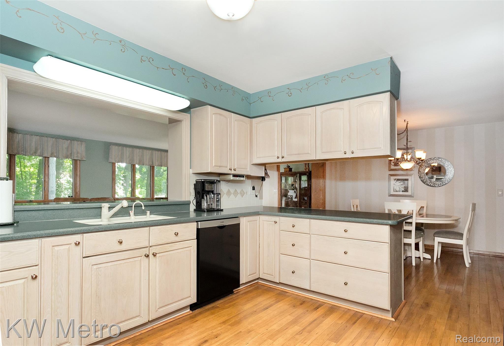 615 Trinway Road Troy, MI 48085 - Photo 11 of 49 Trinway-10.jpg
