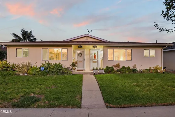a view of a front of house with a yard