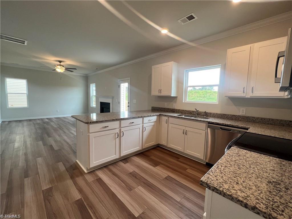 640 Cam Circle High Point, NC 27265 - Photo 5 of 34