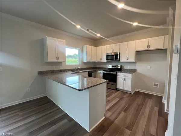 $2,300 | 640 Cam Circle, High Point, NC 27265