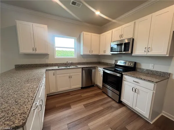 $2,300 | 640 Cam Circle, High Point, NC 27265