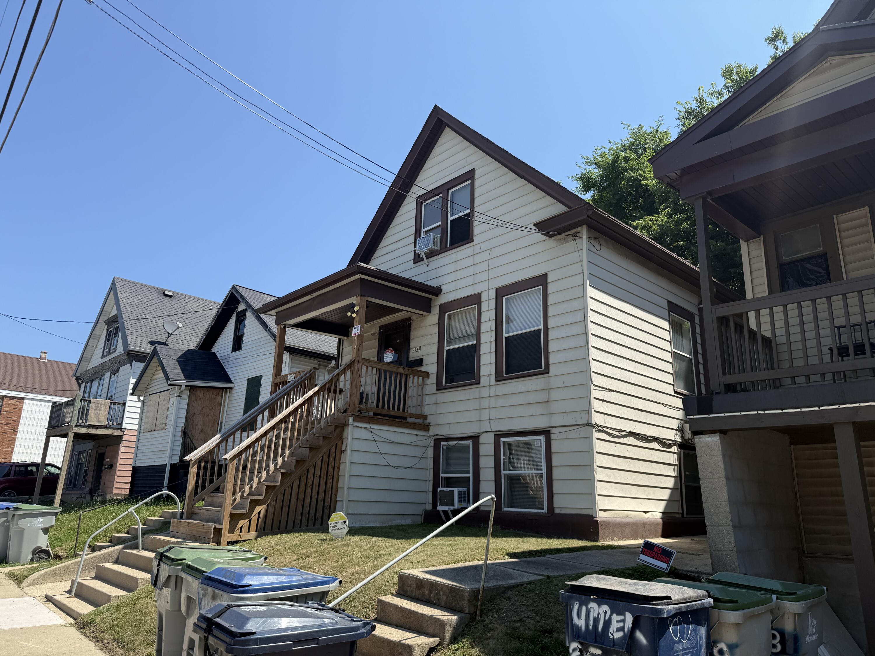 2544 South 6th Street Milwaukee, WI 53215 - Photo 2 of 11 IMG_2433