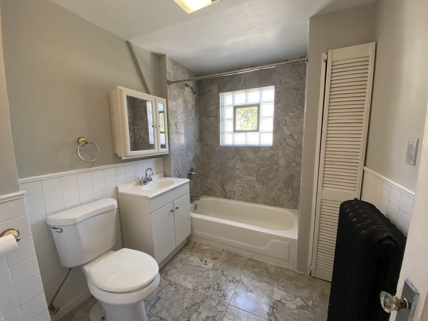 4210 North Kilpatrick Avenue, Unit 2F Chicago, IL 60641 - Photo 10 of 15 a bathroom with a toilet a sink and bathtub