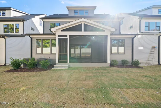 a black and white photo of a picture