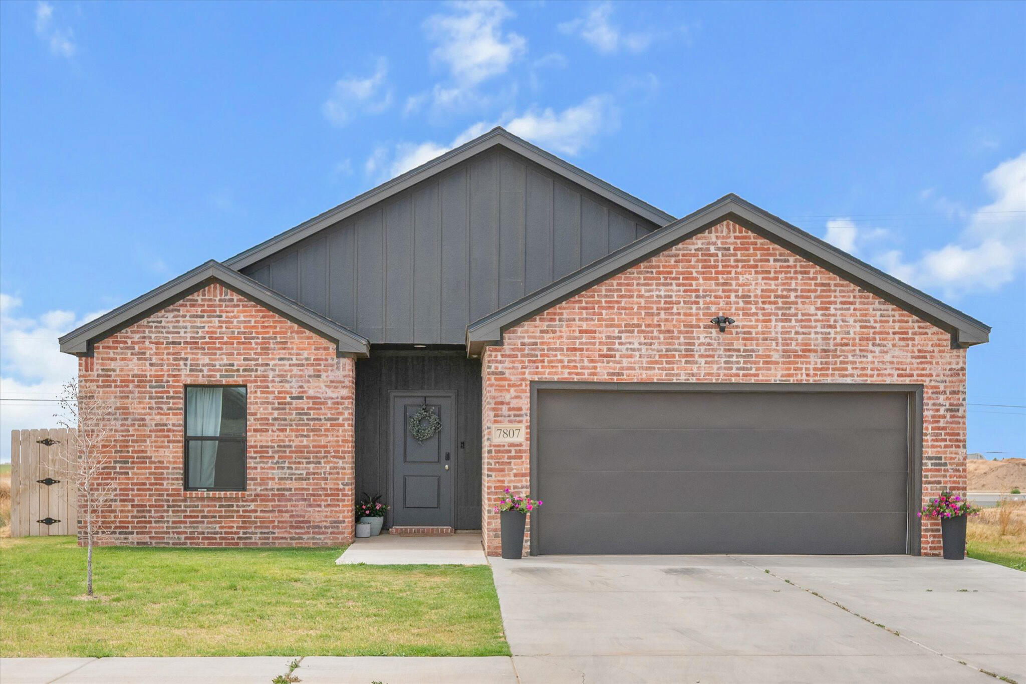 7807 97th Street Lubbock, TX 79424 - Photo 2 of 30 03 - 01-7807 97th_6315