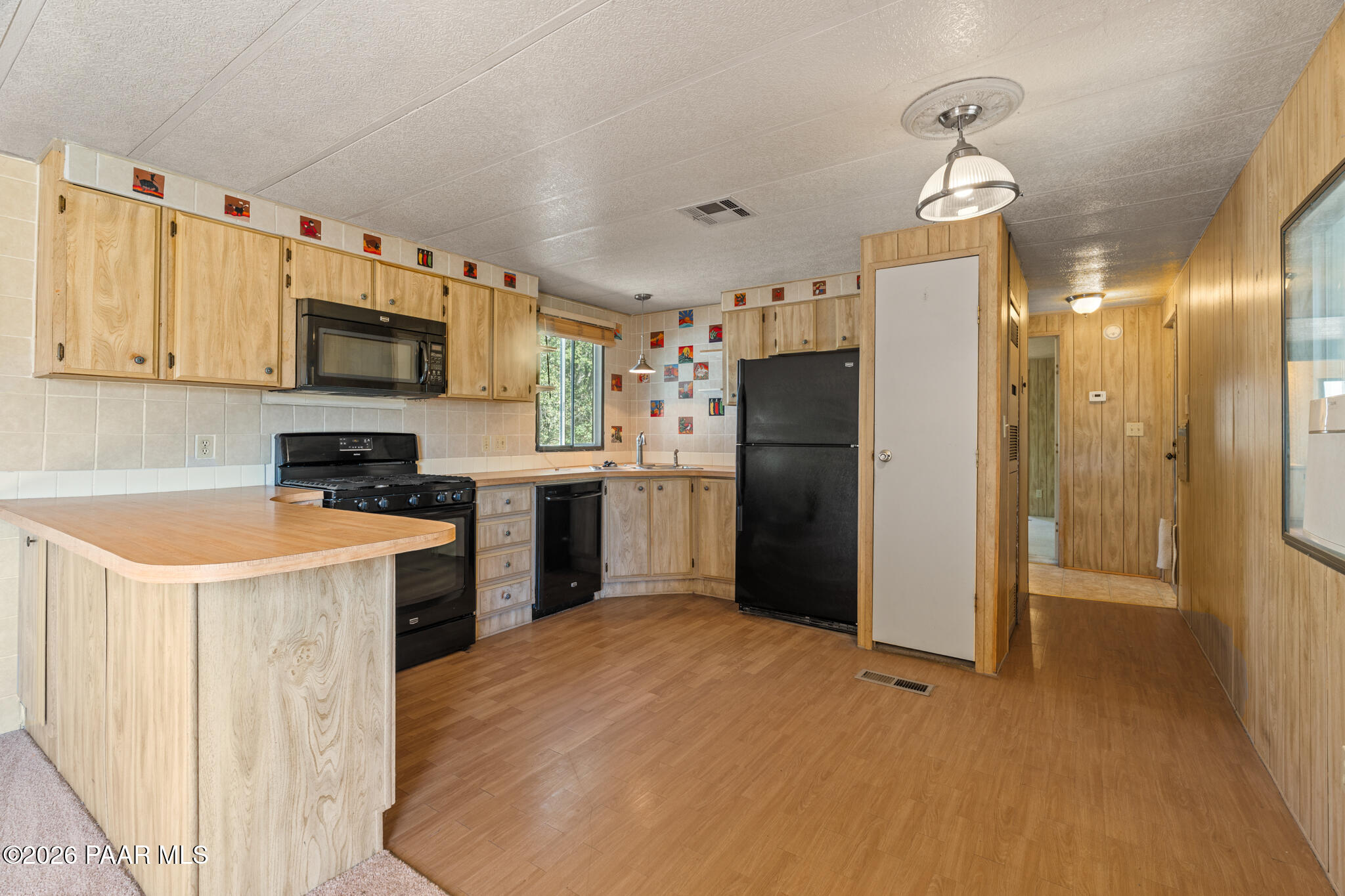 1526 Private Road Prescott, AZ 86301 - Photo 8 of 27 Kitchen - 1526 Private Dr
