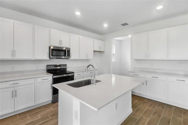 $456,720 | 200 Flag Lilly Lane, Umatilla, FL 32784