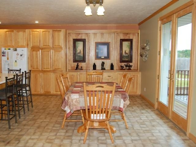 18586 Fillmore Road Stanwood, MI 49346 - Photo 5 of 32 5 Dining