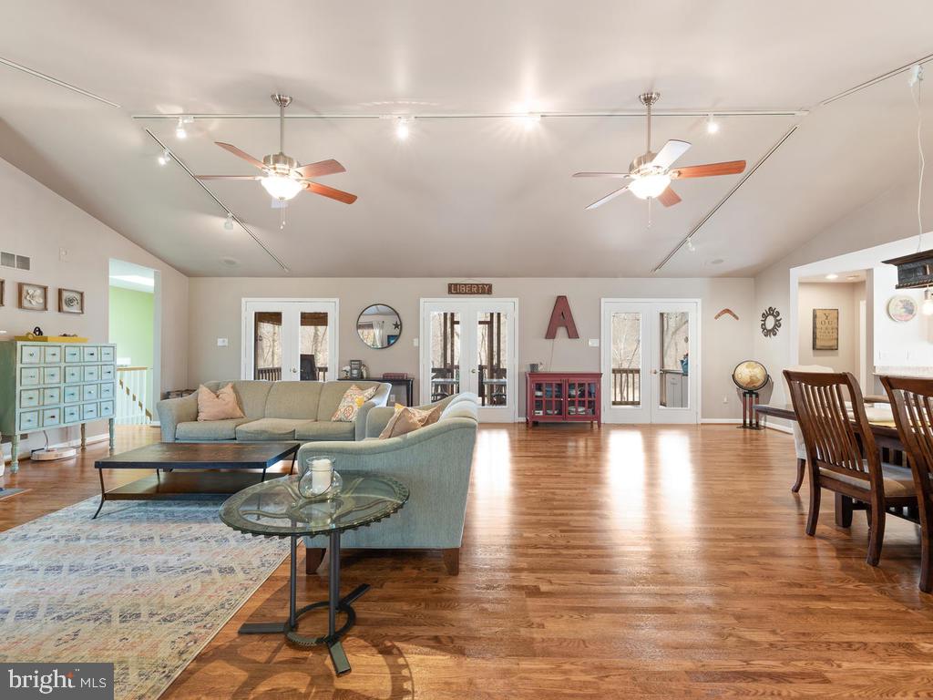 5319 Bartholow Road Sykesville, MD 21784 - Photo 15 of 65 Great room