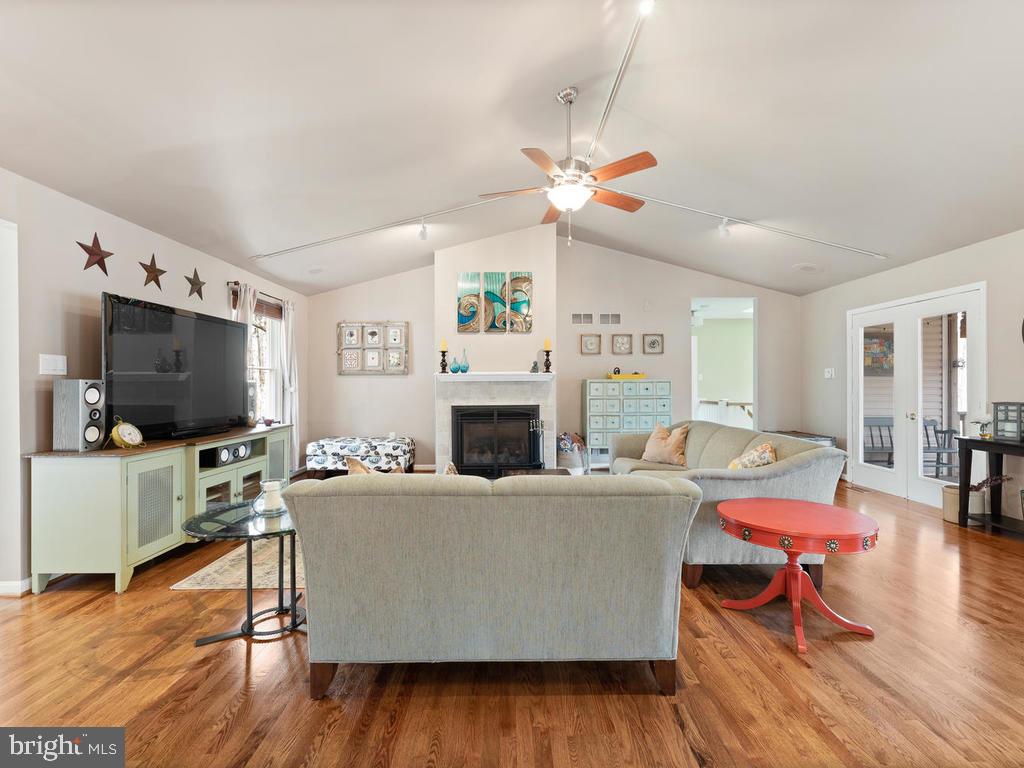 5319 Bartholow Road Sykesville, MD 21784 - Photo 16 of 65 Great room