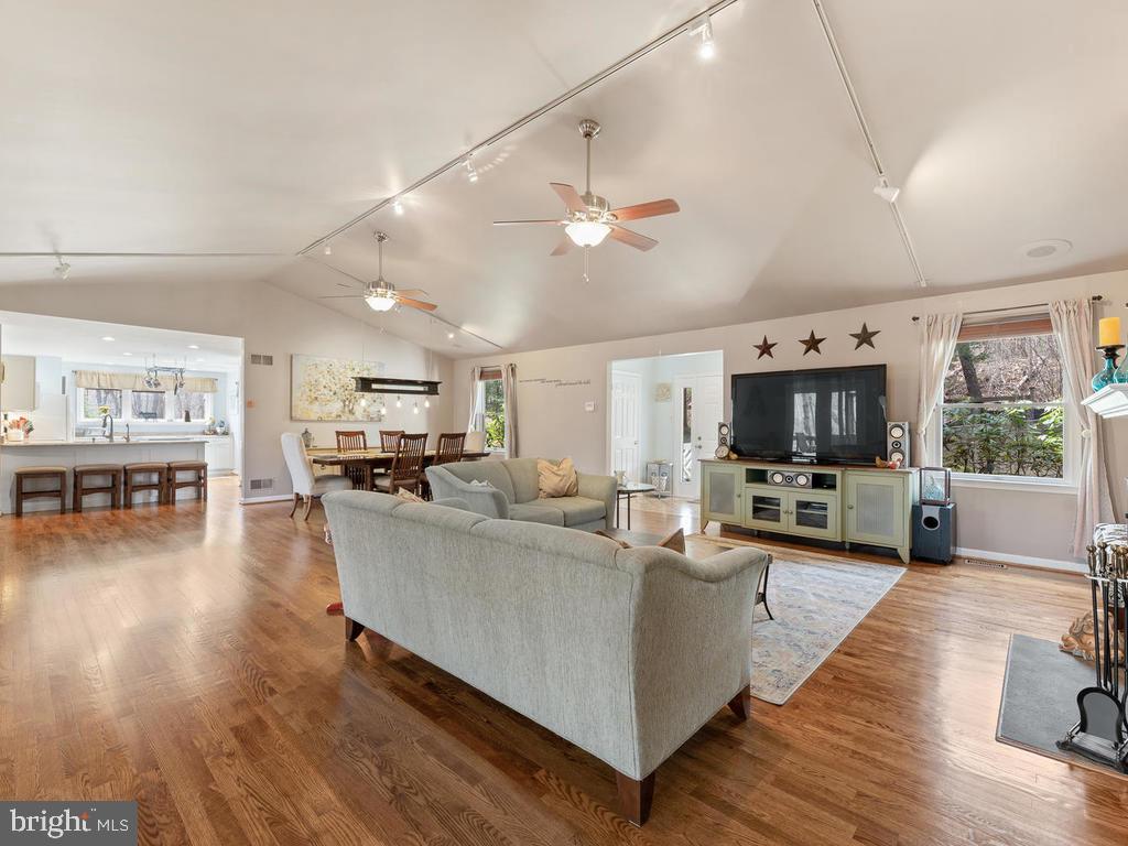 5319 Bartholow Road Sykesville, MD 21784 - Photo 17 of 65 Great room