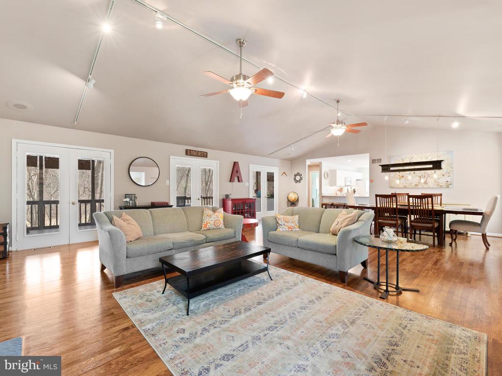 5319 Bartholow Road Sykesville, MD 21784 - Photo 18 of 65 Great room