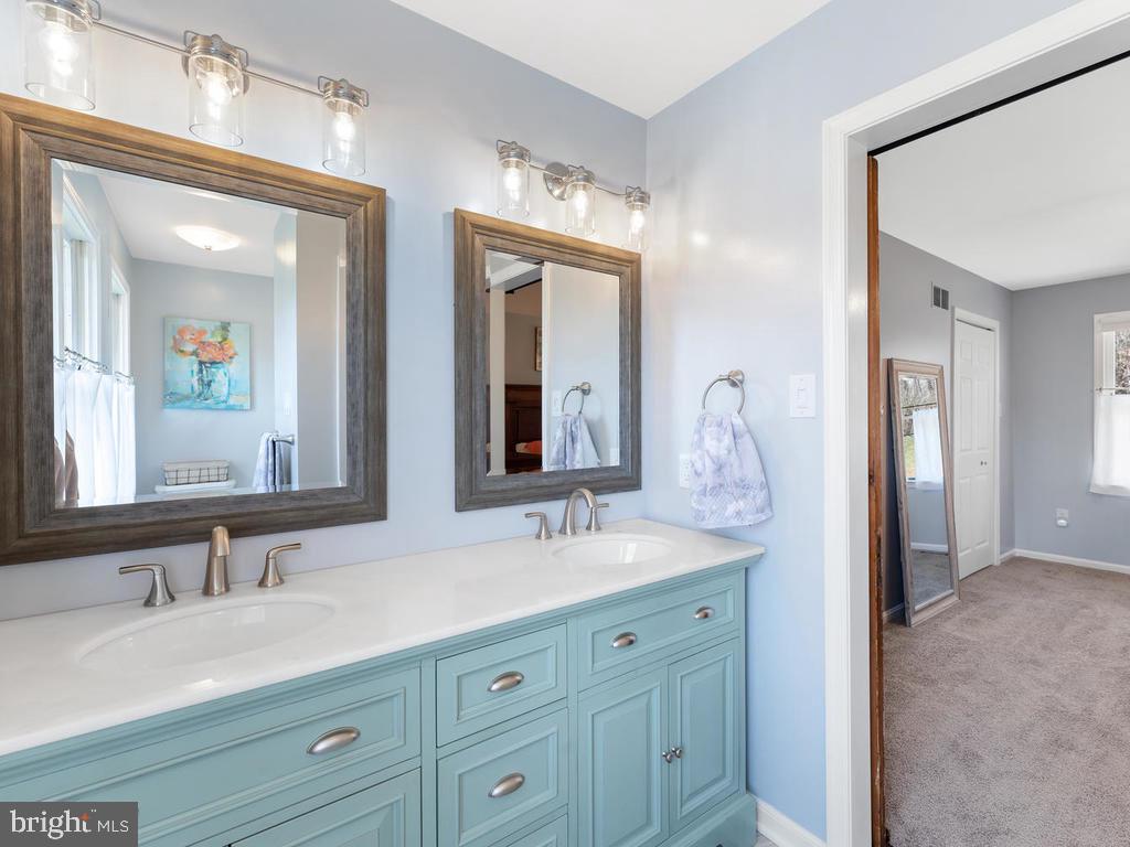 5319 Bartholow Road Sykesville, MD 21784 - Photo 26 of 65 Master bathroom