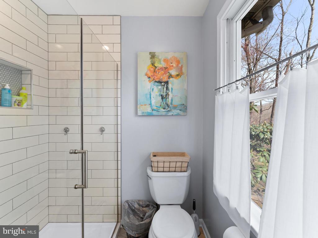 5319 Bartholow Road Sykesville, MD 21784 - Photo 28 of 65 Master bathroom