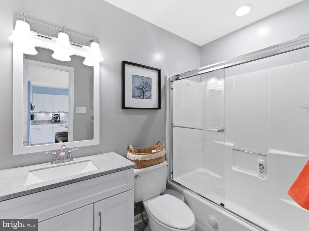5319 Bartholow Road Sykesville, MD 21784 - Photo 33 of 65 Hall bathroom