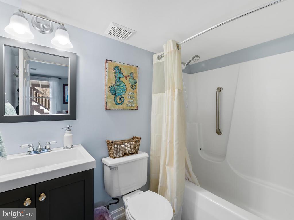 5319 Bartholow Road Sykesville, MD 21784 - Photo 38 of 65 Bathroom