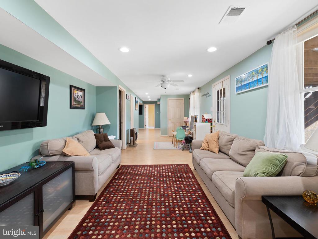 5319 Bartholow Road Sykesville, MD 21784 - Photo 40 of 65 Club room