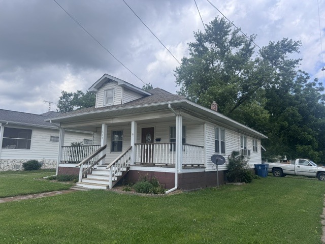 511 Lawrence Street Benton, IL 62812 - Photo 2 of 9
