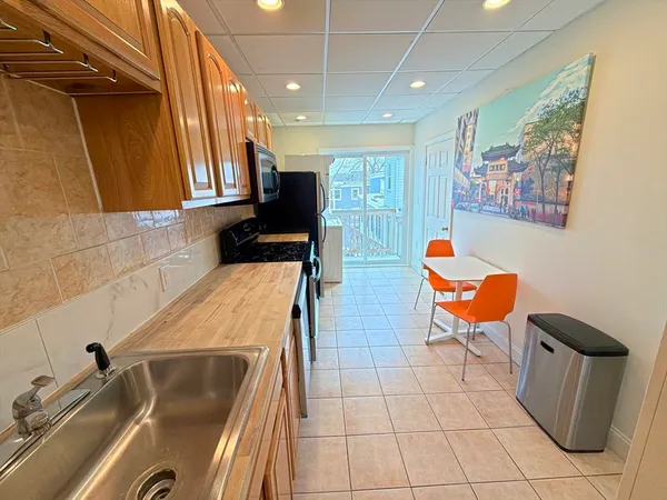 $3,500 | 130 West 8th Street, Unit 3, Boston, MA 02127