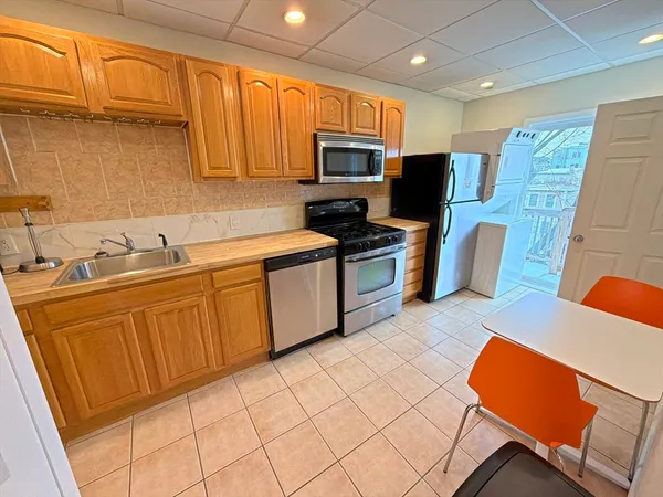 $3,500 | 130 West 8th Street, Unit 3, Boston, MA 02127