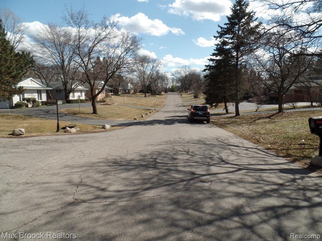 4026 Nearbrook Road Bloomfield Hills, MI 48302 - Photo 52 of 52 086.jpg