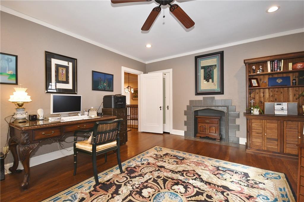 715 Delafield Road Pittsburgh, PA 15215 - Photo 19 of 25 Cozy den can be converted into an office or bedroom.