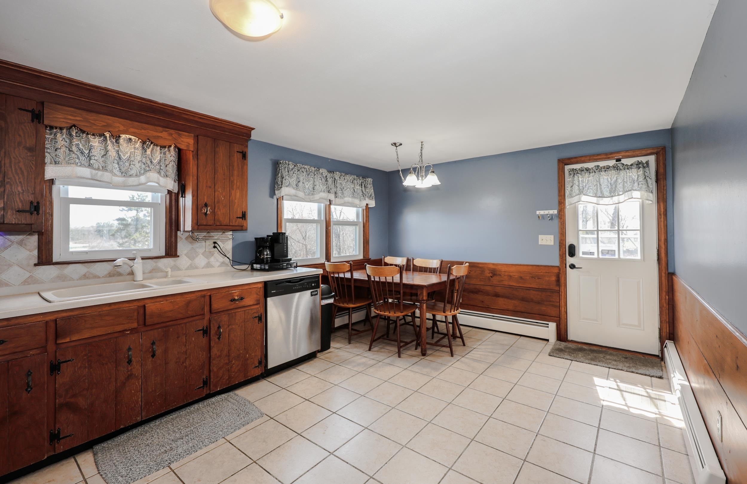 9 Avery Road Londonderry, NH 03053 - Photo 3 of 40 Gallery Image 3