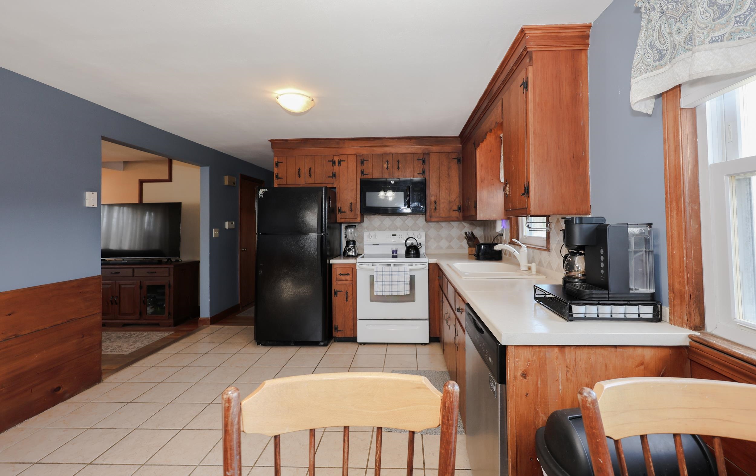 9 Avery Road Londonderry, NH 03053 - Photo 5 of 40 Gallery Image 5