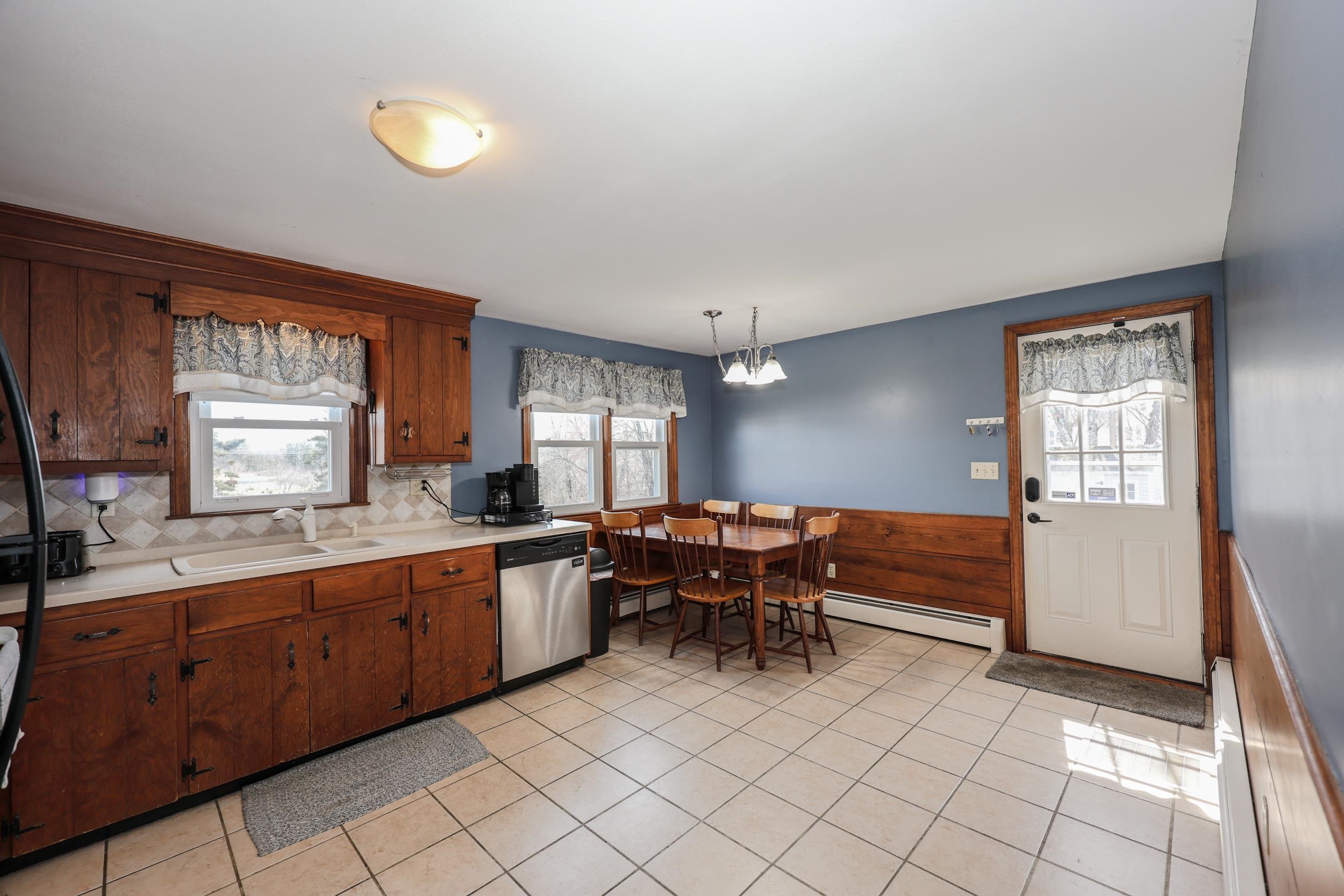 9 Avery Road Londonderry, NH 03053 - Photo 6 of 40 Gallery Image 6