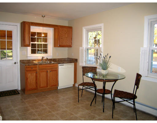442 Dunstable Road Tyngsborough, MA 01879 - Photo 4 of 18 Gallery Image 4