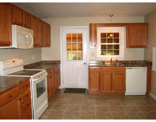 442 Dunstable Road Tyngsborough, MA 01879 - Photo 5 of 18 Gallery Image 5