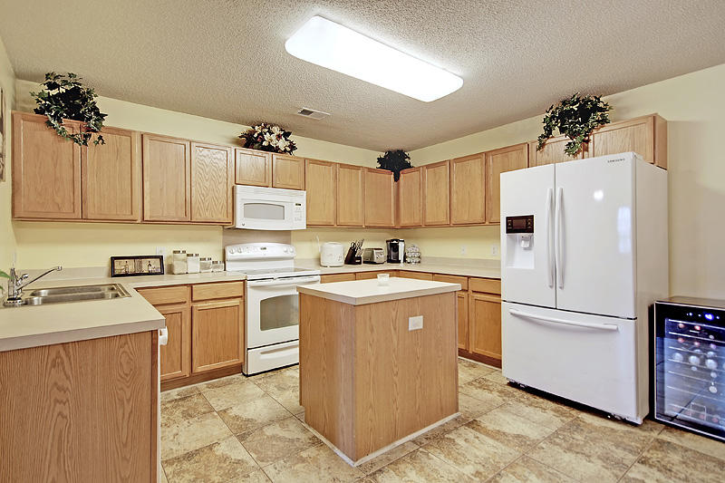 135 Tyron Road Summerville, SC 29483 - Photo 4 of 13 IMG_4755_IMG_4766-copy