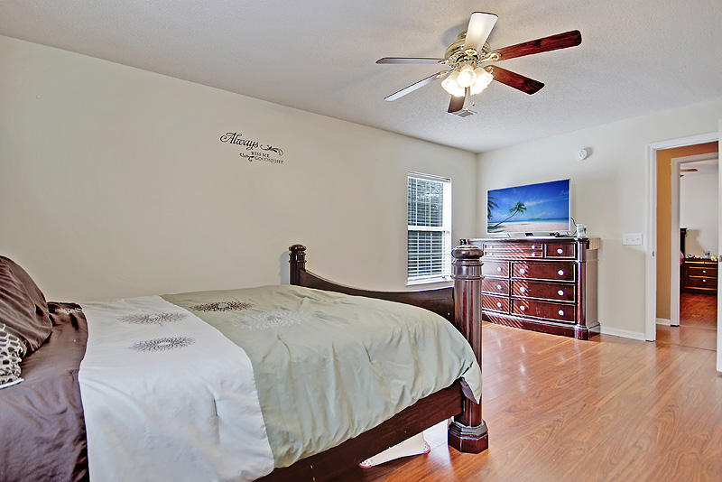 135 Tyron Road Summerville, SC 29483 - Photo 8 of 13 IMG_4594_IMG_4605-copy