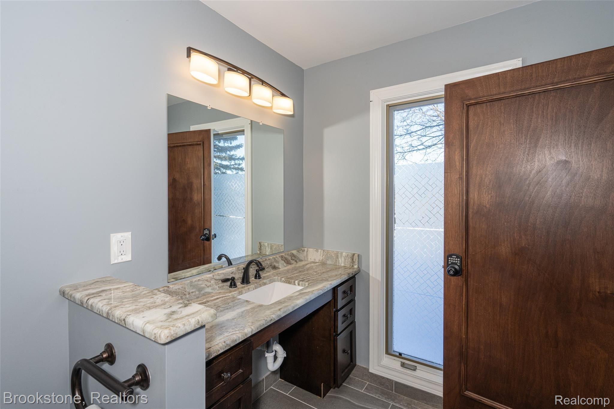 1039 Stony Pointe Boulevard Rochester, MI 48307 - Photo 26 of 61 1039 Stony Pointe Blvd Rochester-14.jpg