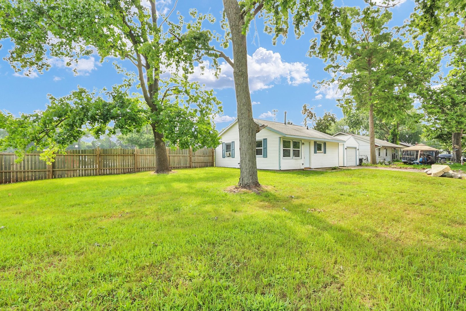 1408 Hedge Road Champaign, IL 61821 - Photo 2 of 24
