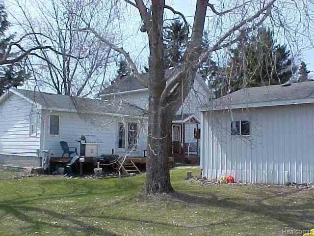 8990 West Sargent Road Fowlerville, MI 48836 - Photo 13 of 20 Sargent gar.jpg