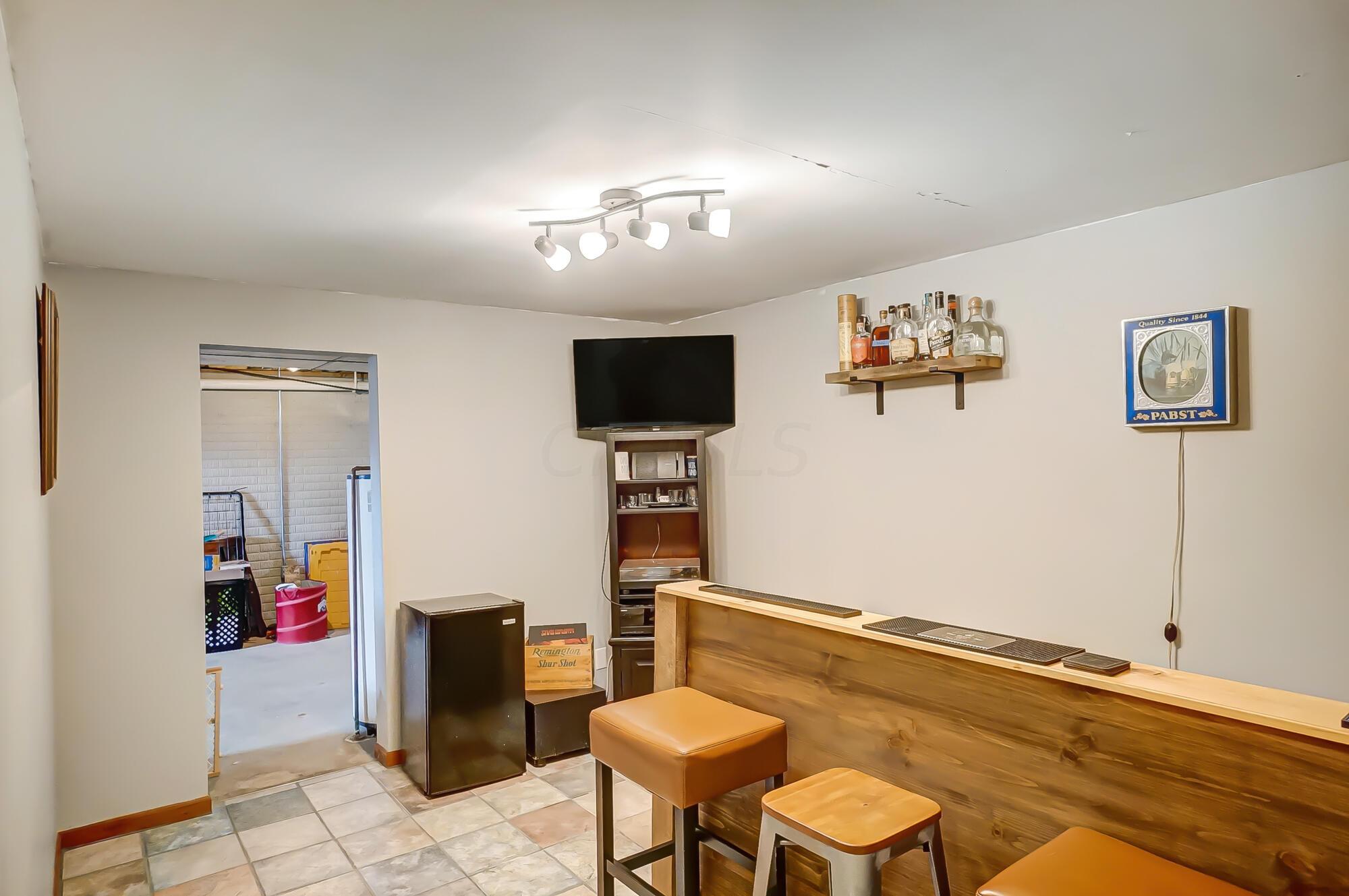 1880 Walker Road Hilliard, OH 43026 - Photo 34 of 46 Basement Bar Area