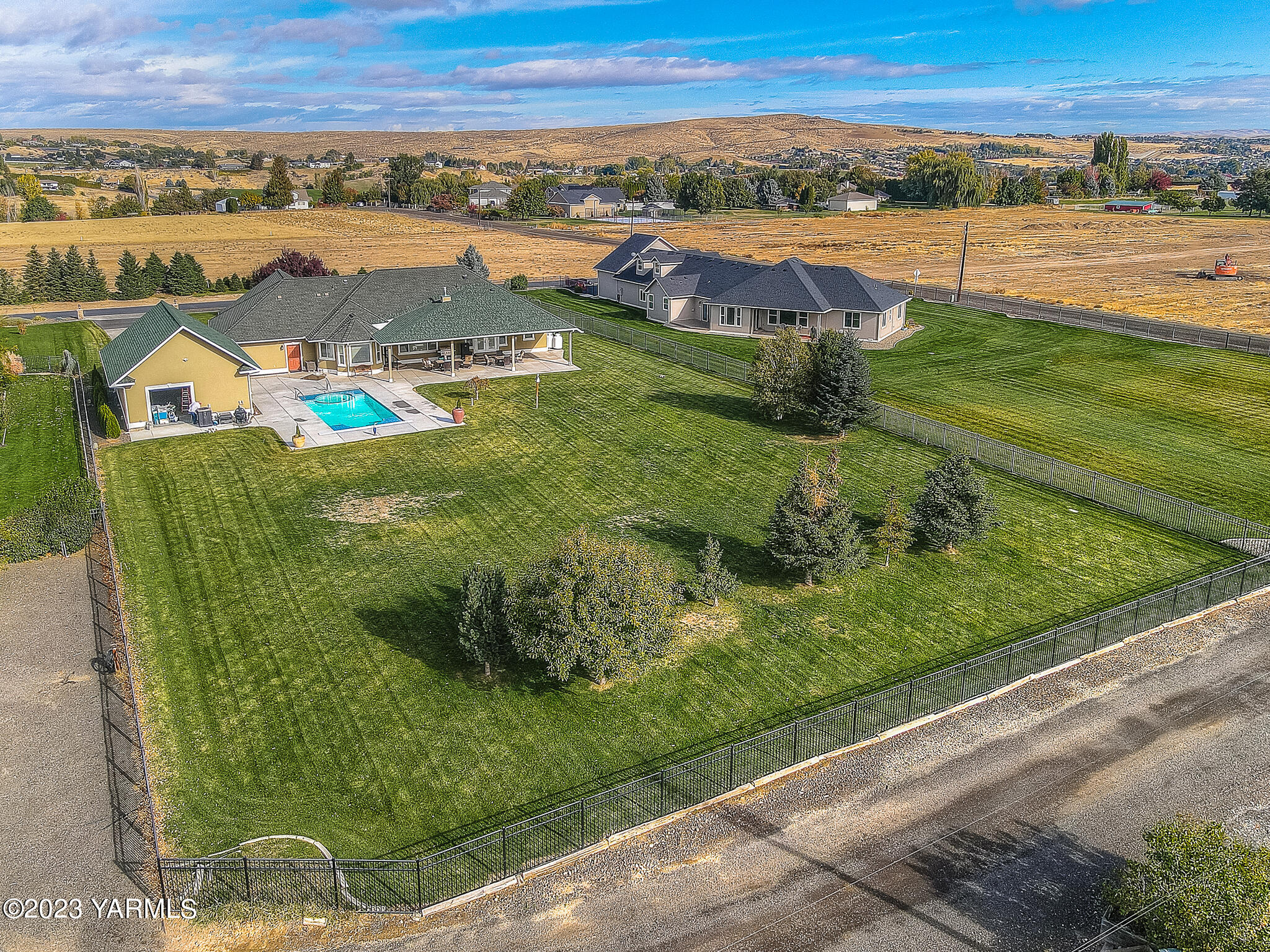 654 South Friedline Road Yakima, WA 98908 - Photo 34 of 34 an aerial view of residential houses with outdoor space and river