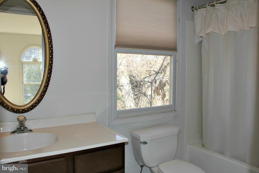 1929 Rockingham Street McLean, VA 22101 - Photo 17 of 23 Bath (Master)