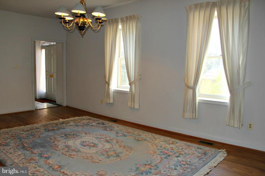 1929 Rockingham Street McLean, VA 22101 - Photo 4 of 23 Dining Room