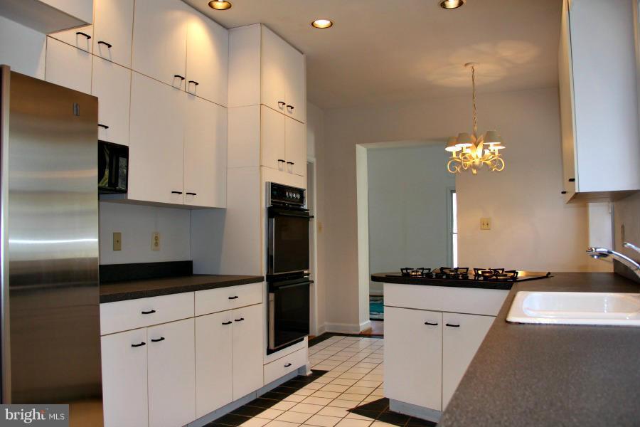 1929 Rockingham Street McLean, VA 22101 - Photo 6 of 23 Kitchen