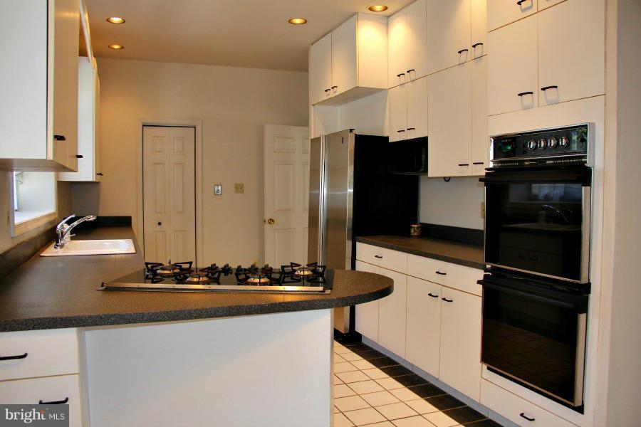1929 Rockingham Street McLean, VA 22101 - Photo 7 of 23 Kitchen