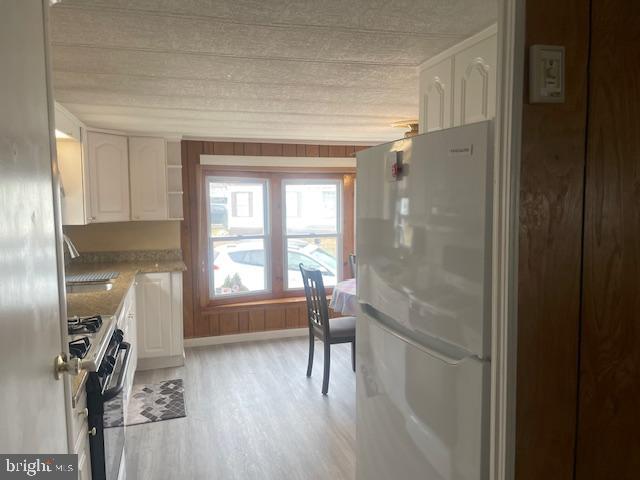18 Spruce Drive Sicklerville, NJ 08081 - Photo 4 of 20 a view of entryway with a livingroom