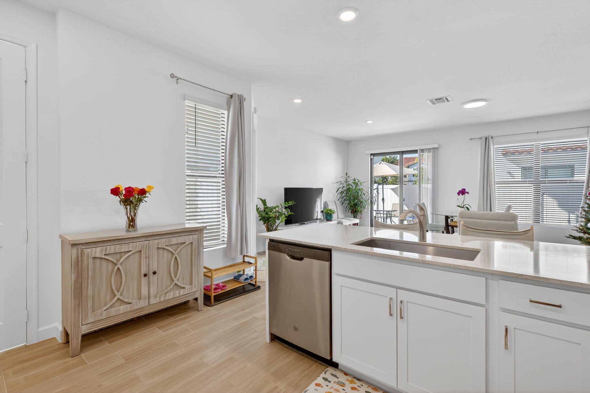 1011 Willow Place Riviera Beach, FL 33410 - Photo 13 of 65 15-web-or-mls-5P1A3702