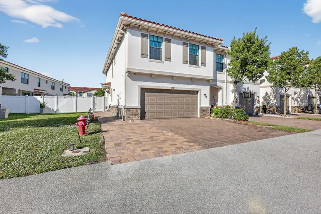 $474,900 | 1011 Willow Place, Riviera Beach, FL 33410