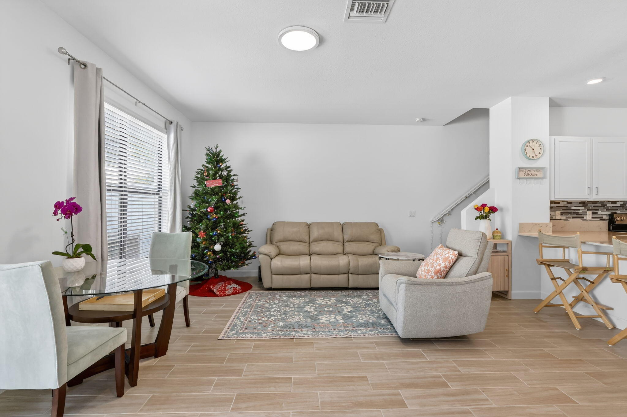 1011 Willow Place Riviera Beach, FL 33410 - Photo 7 of 65 a living room with furniture and flowers