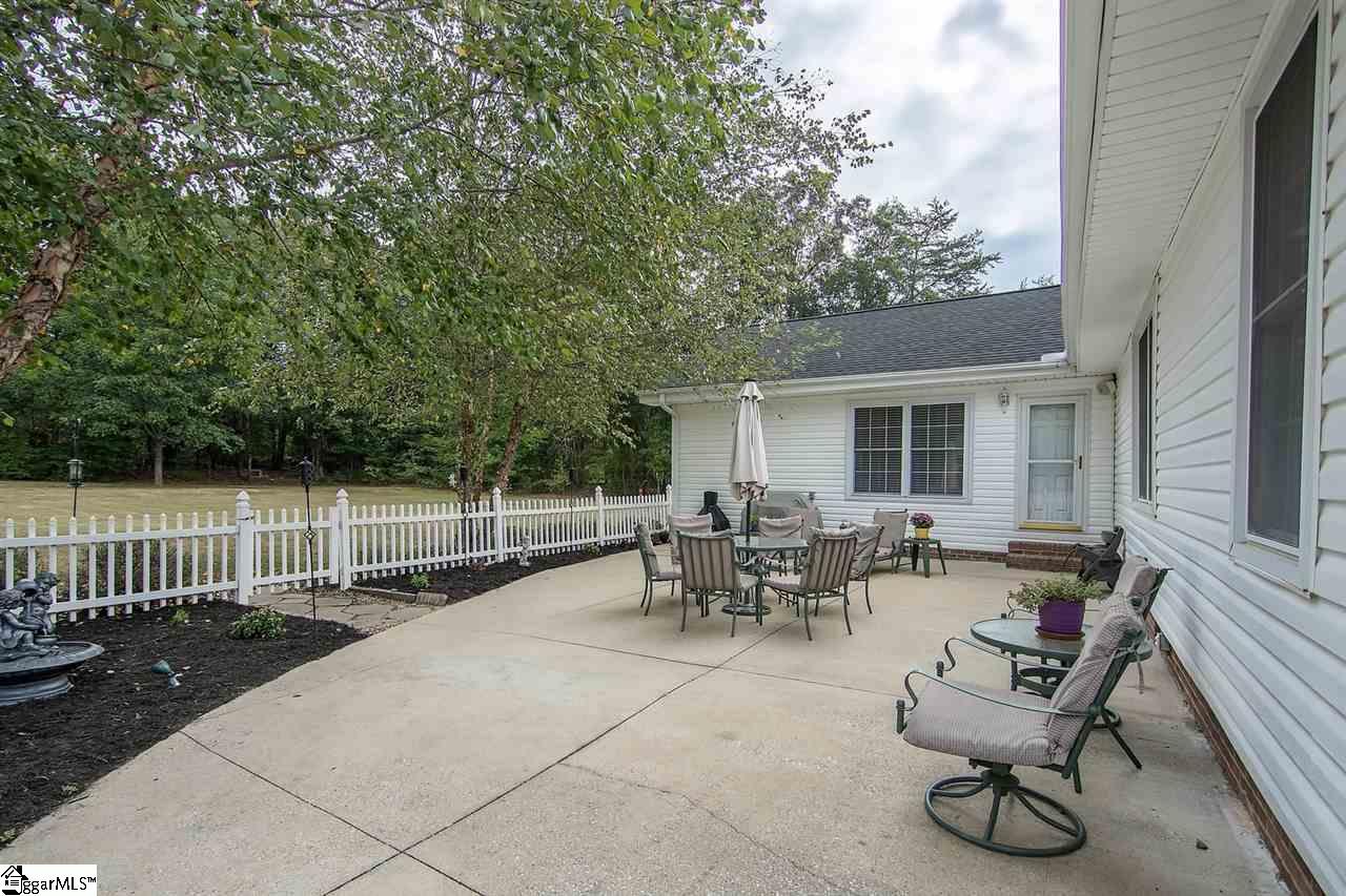 179 Corey Road Gray Court, SC 29645 - Photo 14 of 36