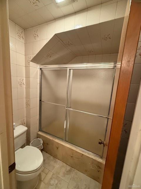 21 East Rios Cove Street Roma, TX 78584 - Photo 12 of 19 a bathroom with a toilet and a shower