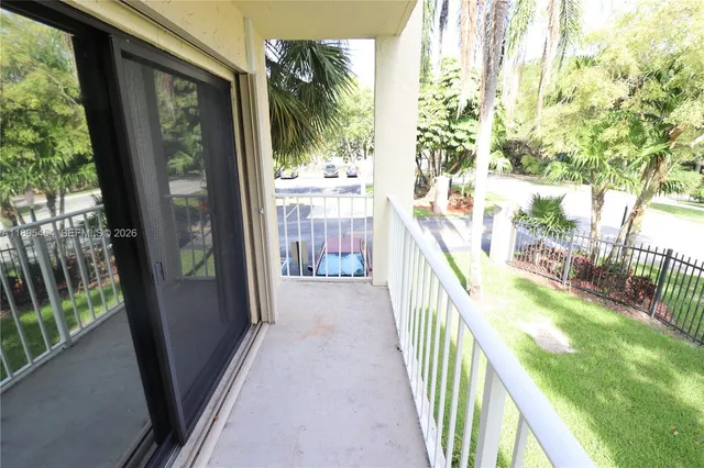 $1,975 | 9301 Southwest 92nd Avenue, Unit A210, Miami, FL 33176